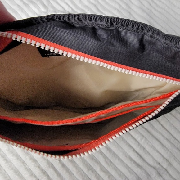 Merrell Black Messenger Crossbody Bag Adjustable Strap Outdoor Travel Work - Picture 5 of 10